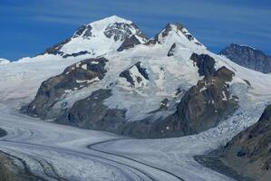 aletch a mais longo geleira dentro Alpes foto