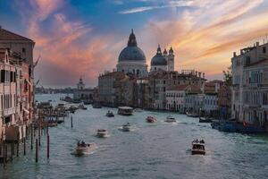 grande canal Veneza Itália tarde Visão com renascimento e barroco arquitetura foto