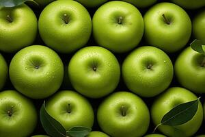 ai gerado topo Visão grupo do verde maçãs com pétalas padrão, maduro suculento frutas com água gotas foto