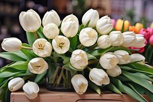 ai gerado branco buquês do tulipas dentro uma flor fazer compras - fresco cortar flores dentro caixas e vasos dentro uma armazém e prateleiras para oferta, Entrega para a feriado. primavera, marcha 8, mulheres dia, aniversário foto