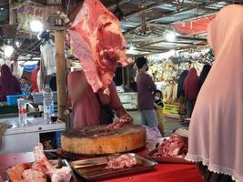 tangerangue, Indonésia maret 2024 foto do a mercado situação para frango e carne vendedores