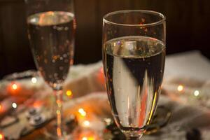 a óculos do champanhe e Natal decoração. foto