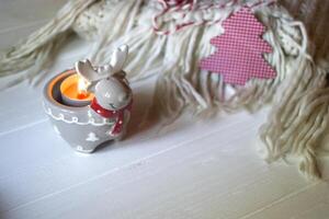 queimando vela e Natal decoração. foto