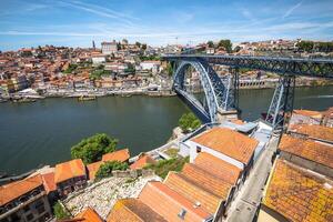 Visão do a histórico cidade do porto, Portugal com a dom luiz ponte. foto