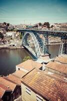 Visão do a histórico cidade do porto, Portugal com a dom luiz ponte. foto