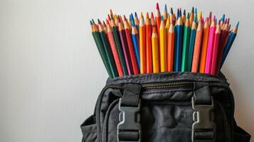 ai gerado pessoa segurando mochila cheio do colori lápis foto