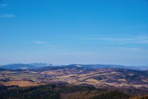 natural panorama com montanha gamas e vales foto