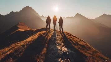 ai gerado grupo do desportivo pessoas caminhada dentro montanha foto