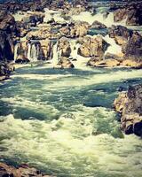 gullfoss cascata dentro Islândia. lindo verão panorama. tonificado. foto