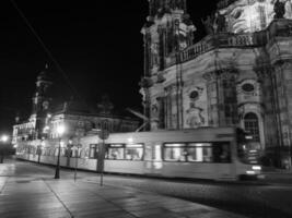 a cidade do Dresden às noite foto