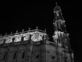 a cidade do Dresden às noite foto