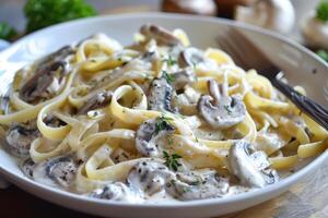 ai gerado fresco fettuccine com cremoso cogumelo molho. foto