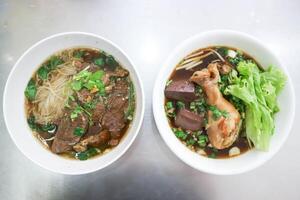 Macarrão , carne Macarrão e chinês Macarrão ou frango sopa foto