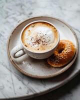 ai gerado uma copo do cappuccino com uma pão foto