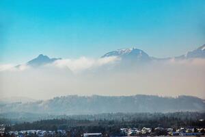 inverno dentro a Alpes. lindo Visão do a montanha gamas dentro Salzburg dentro Áustria. foto