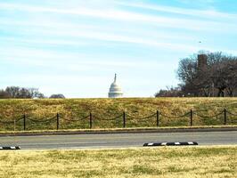 Washington, CC, EUA - 16.12.2023 Visão do a capitólio a partir de a Washington monumento. foto