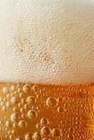 ai gerado ultra fechar acima Visão do Cerveja textura com espuma foto