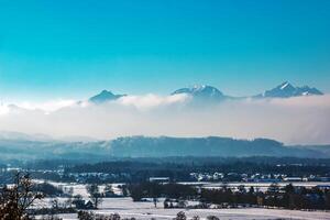 inverno dentro a Alpes. lindo Visão do a montanha gamas dentro Salzburg dentro Áustria. foto