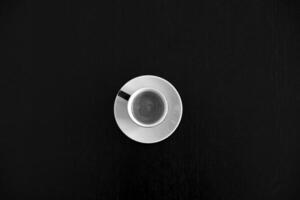 café copo fechar muito Preto e branco foto fundo, copo do chá ou café em a mesa