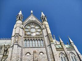 velho católico catedral construção dentro Irlanda. cristão igreja, antigo gótico arquitetura foto