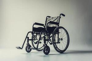 ai gerado uma Preto e branco cadeira de rodas carrinhos sozinho, simbolizando independência e força. foto