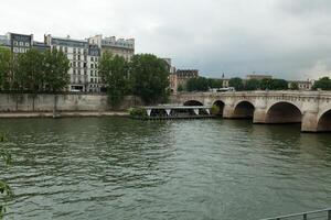 Paris, França - Junho 01, 2018 Visão perto cerco rio. Paris França Europa. foto