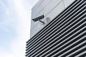 cctv máquinas fotográficas estão instalado ao longo a ruas. para Verifica tráfego condições e levar Cuidado do segurança foto