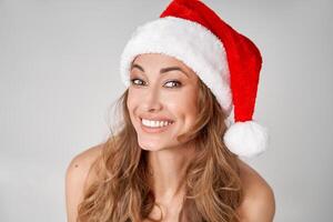 mulher Natal santa chapéu branco estúdio fundo foto