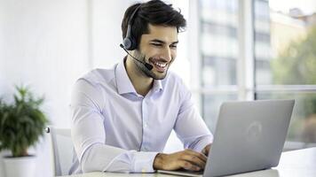 ai gerado uma sorridente homem vestindo uma fone de ouvido e sorridente enquanto usando uma computador portátil foto