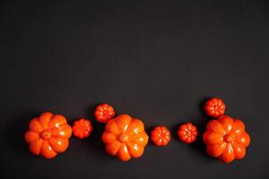 dia das Bruxas fundo, laranja decorativo plástico abóbora Preto papel Ação de graças cumprimento cartão foto