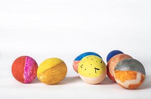 colorida Páscoa ovos isolado em branco fundo com espaço para texto. foto