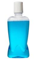 transparente plástico garrafa com bolhas e azul líquido em isolado fundo foto