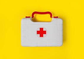 brinquedo primeiro ajuda kit em uma amarelo fundo. conceito do pediatria. conceito do remédio. foto