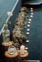 decoração de velas românticas vintage. imagem tonificada e de ruído. foto