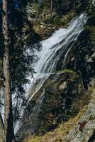 cascata dentro a austríaco Alpes foto