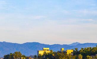 montanha panorama falésias pedras montanhoso tropical panorama de praia céu México. foto