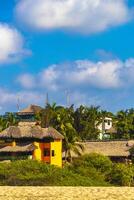 montanha panorama falésias pedras montanhoso tropical panorama de praia céu México. foto