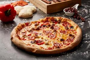 felix especial pizza isolado em Sombrio fundo com cru Comida topo Visão do italiano comida rápida Aperitivo foto