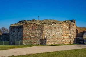 vestígios do antigo complexo romano de palácios e templos felix romuliana perto de gamzigrad, sérvia foto