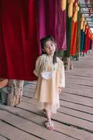 garota viaja para a província de bantailue cafe nan, tailândia