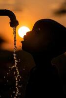 ai gerado Garoto bebidas água a partir de toque durante pôr do sol dentro a Vila foto