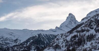 matterhorn e Está neve coberto declives às alvorecer, dentro zermatt, Suíça. foto