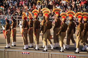 wagah fronteira, amritsar, punjab, Índia, 02 fevereiro 2024 - bandeira cerimônia de fronteira segurança força bsf guardas às Índia-Paquistão fronteira perto attari amritsar, punjab, Índia mantido cada dia tarde Tempo foto