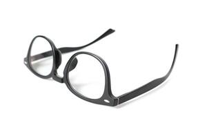 óculos em fundo branco foto