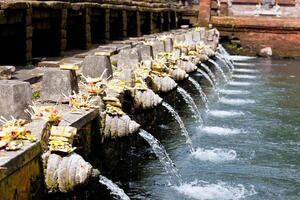 piedosos Primavera água dentro tirta empul, Bali, Indonésia foto