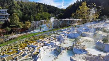 egerszalok, sal colinas Hungria. térmico água. térmico água piscinas dentro egerszalok foto