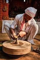 indiano oleiro às trabalhar, Shilpagram, udaipur, rajastão, Índia foto