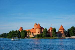 Trakai ilha castelo dentro lago galvanizar, Lituânia foto