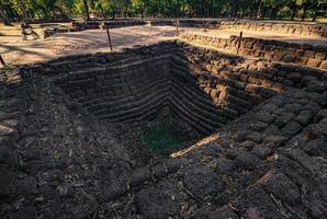 panorama histórico parque dentro tailândia. a antigo têmpora este apresenta humanos é localizado dentro da Tailândia histórico cidade. mundo herança. foto