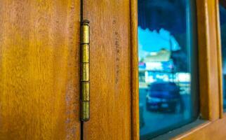 lindo lacado de madeira porta textura padronizar dentro México. foto